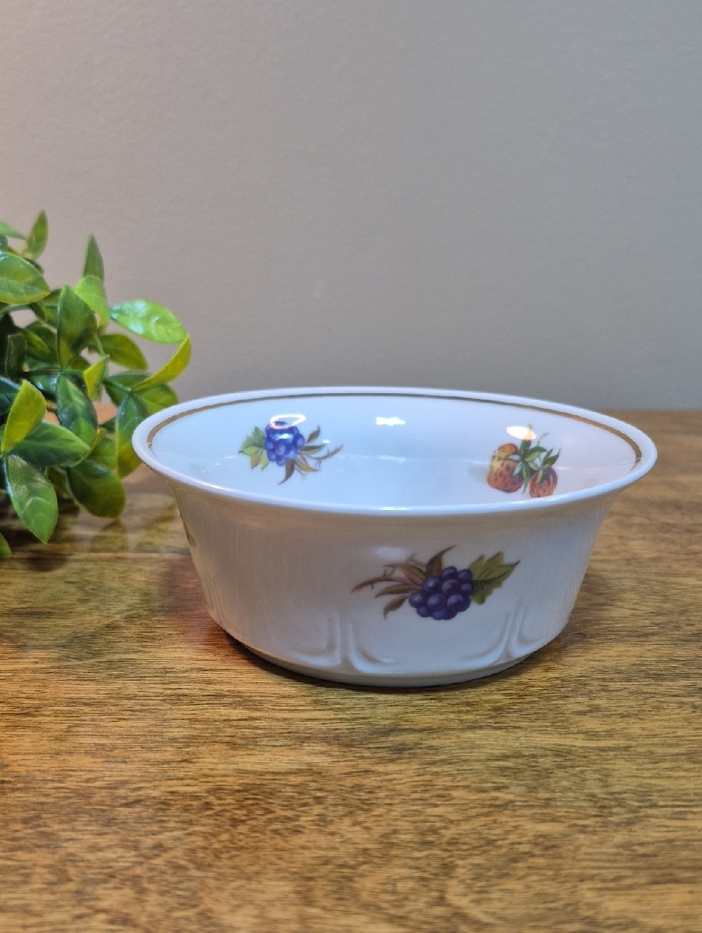 JL MENAU German Democratic Republic Vintage Classic Fruit Motif Porcelain Bowl